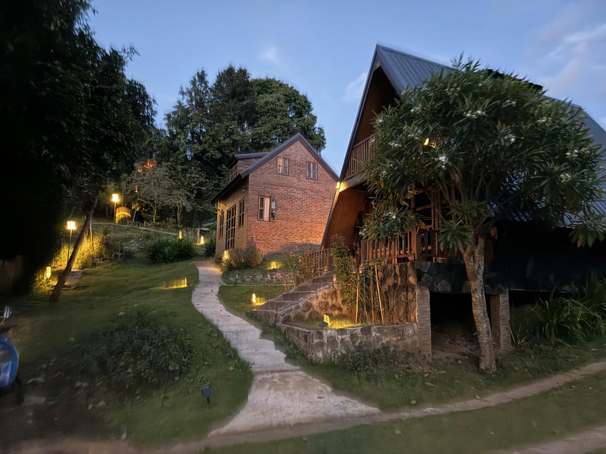Ban Kaew Mo Ra Glamping & Restaurant Hotel Pang Mapha Buitenkant foto