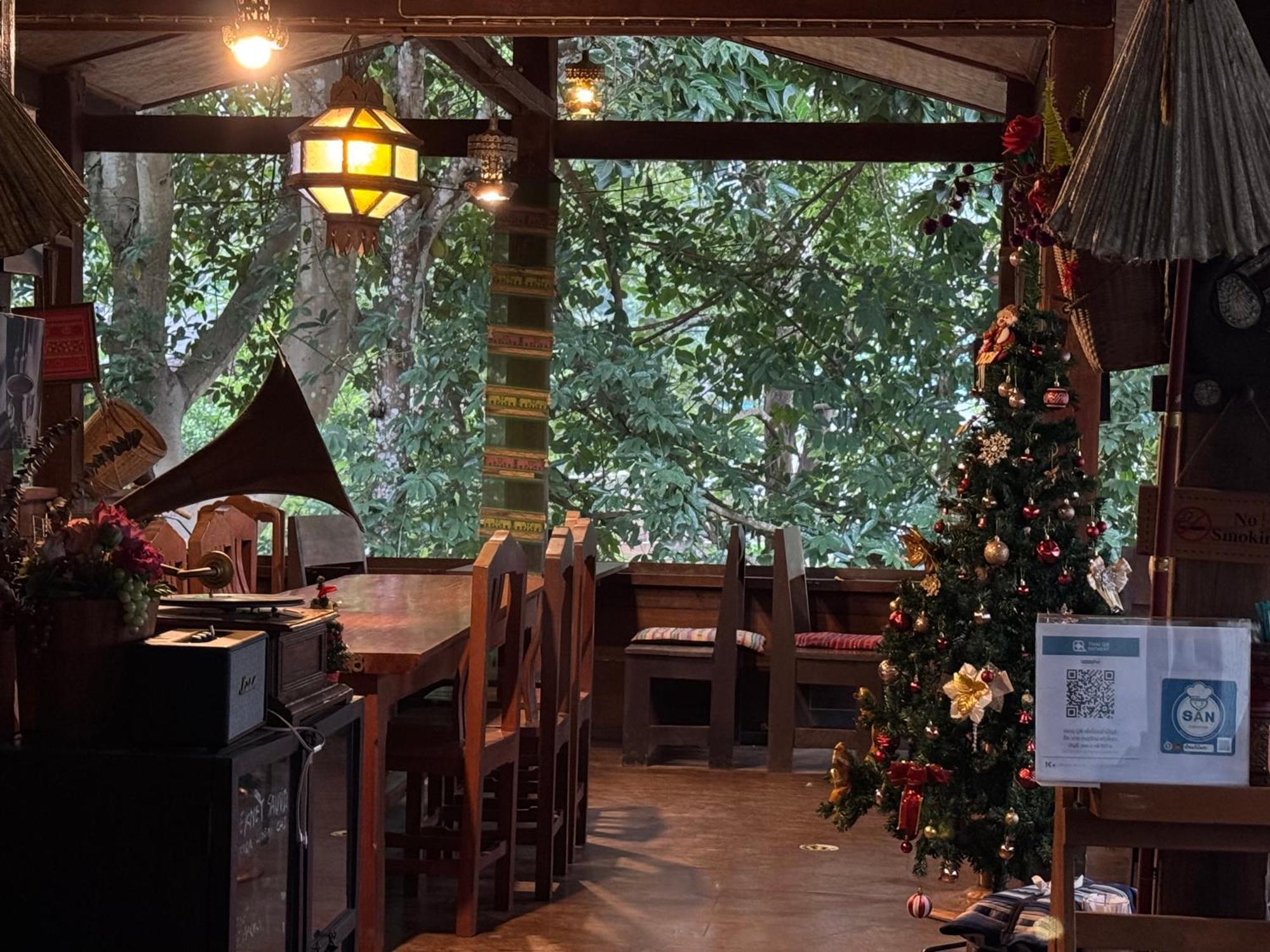 Ban Kaew Mo Ra Glamping & Restaurant Hotel Pang Mapha Buitenkant foto