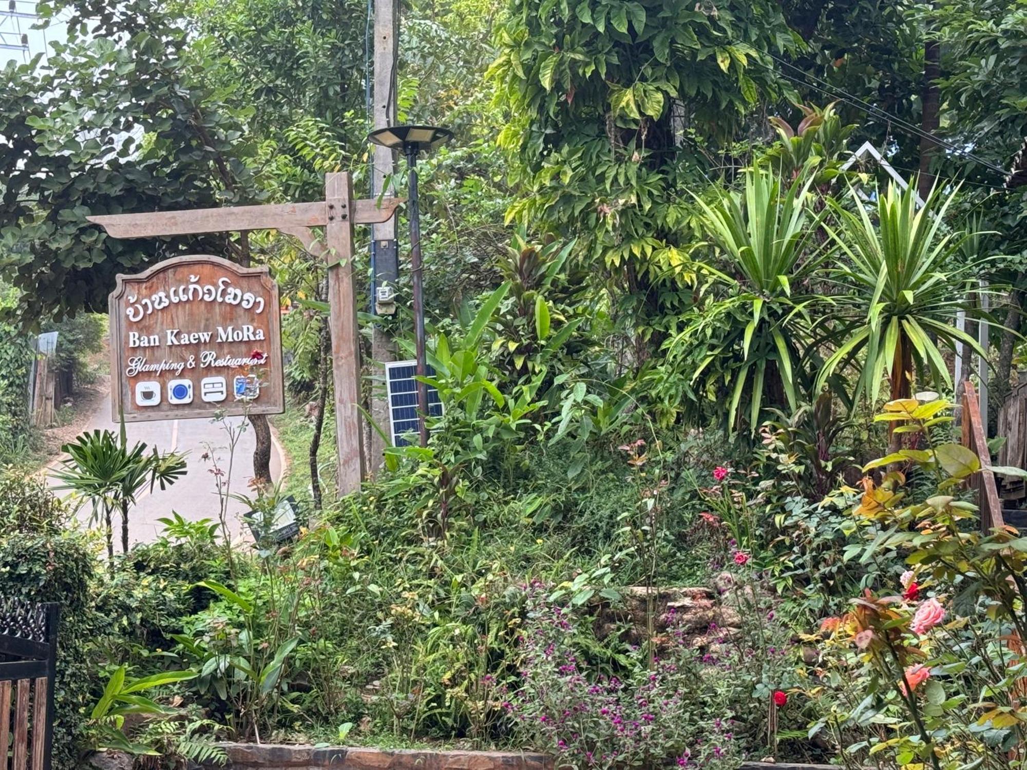 Ban Kaew Mo Ra Glamping & Restaurant Hotel Pang Mapha Buitenkant foto