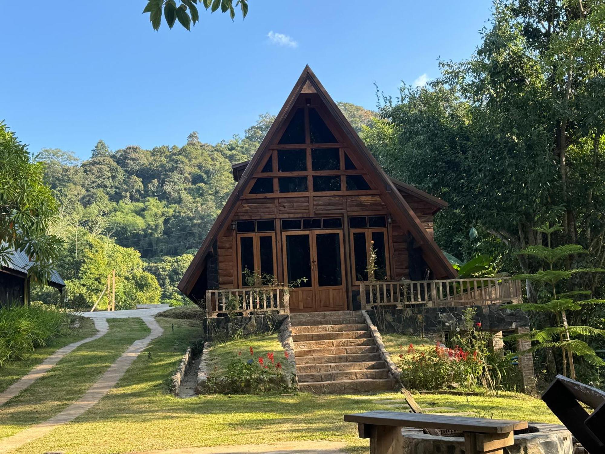 Ban Kaew Mo Ra Glamping & Restaurant Hotel Pang Mapha Buitenkant foto