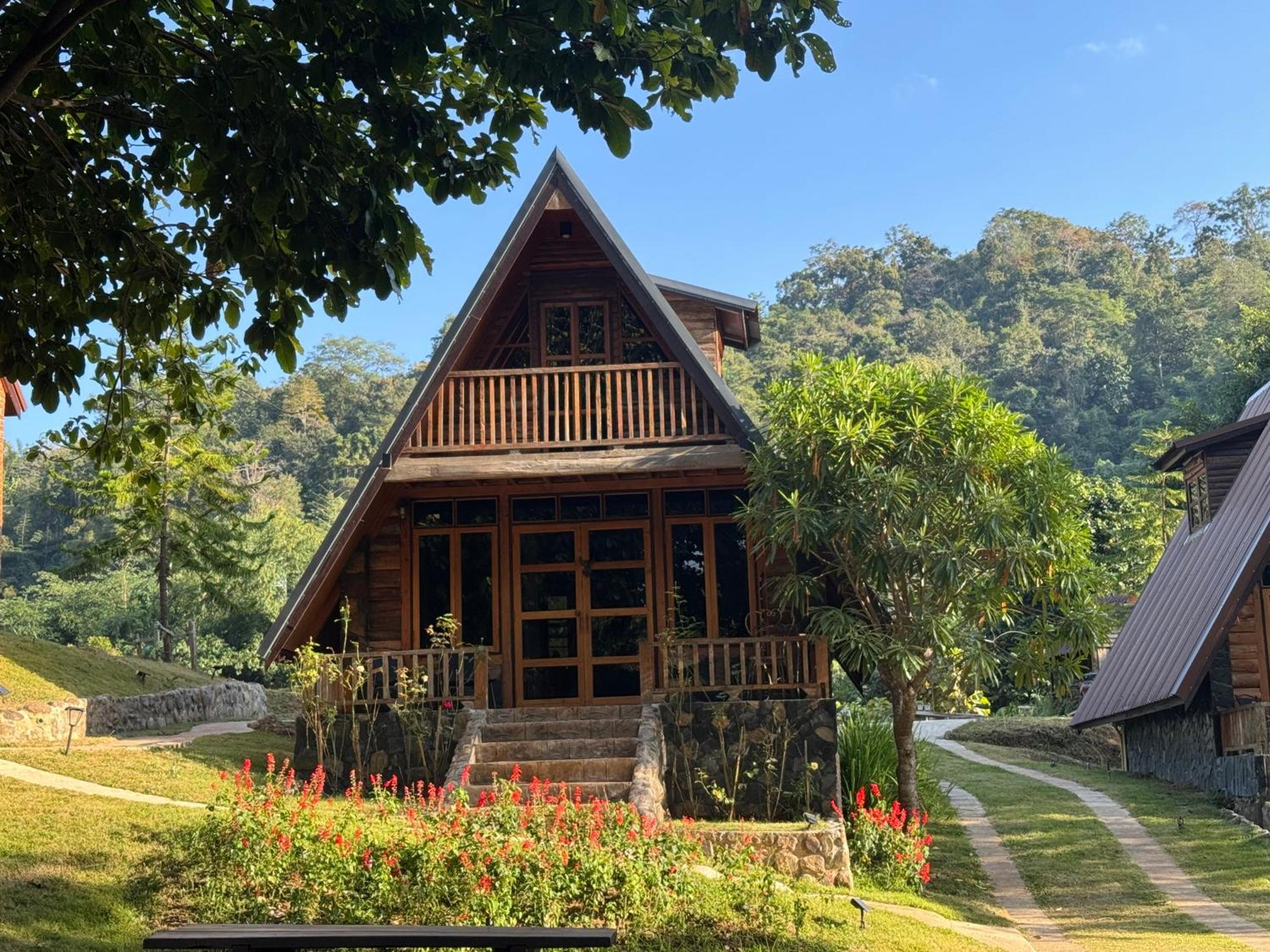 Ban Kaew Mo Ra Glamping & Restaurant Hotel Pang Mapha Buitenkant foto